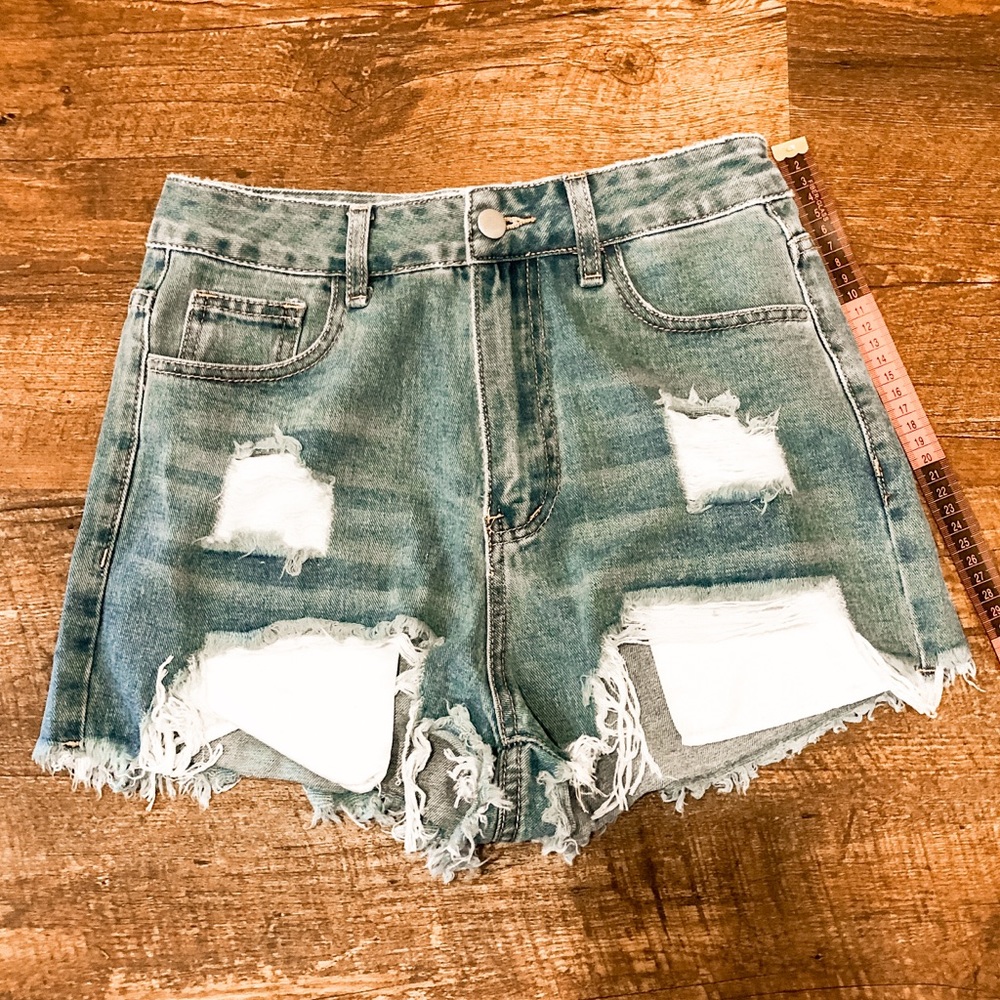 Cuteeee denim shorts!